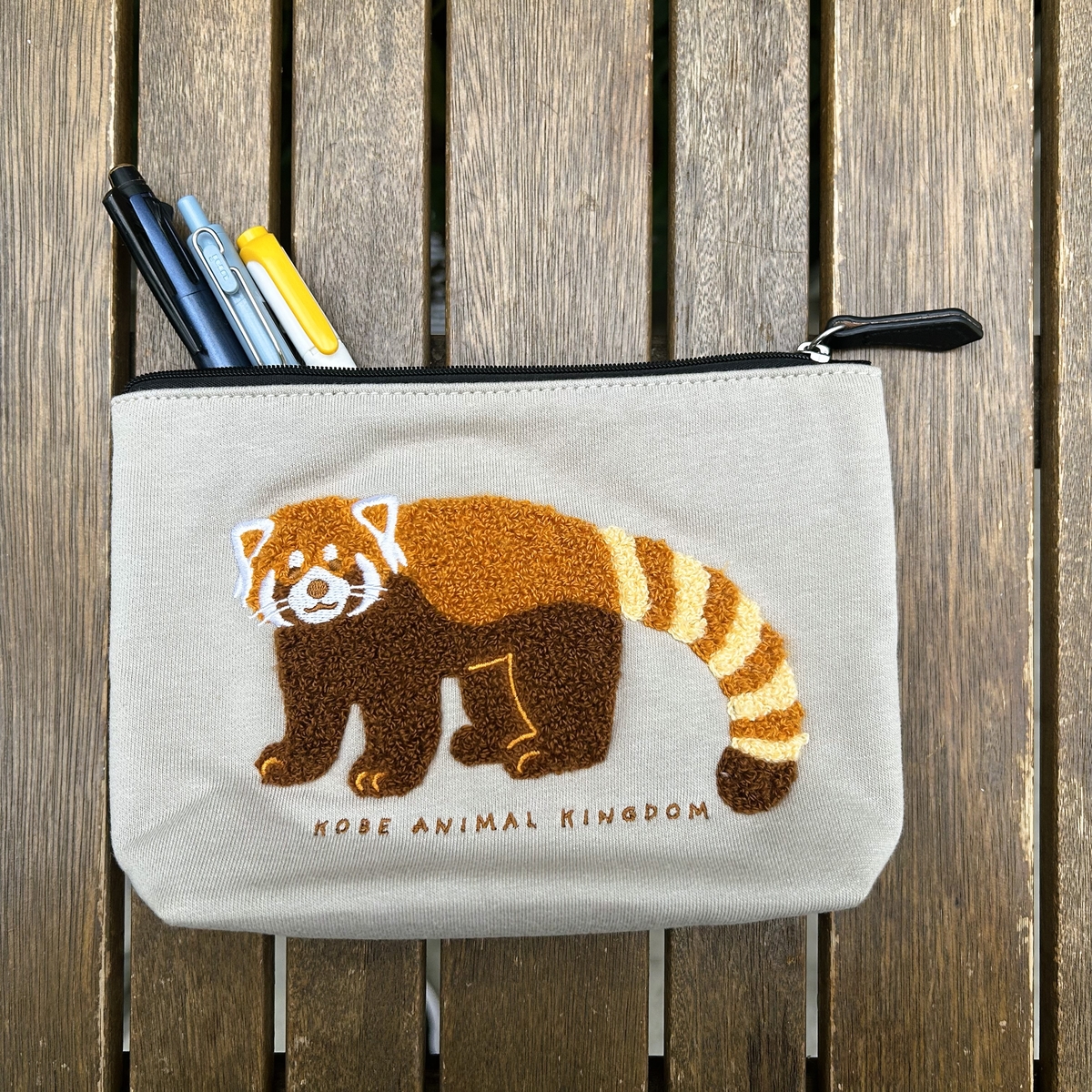 レッサーパンダ サガラ刺繍ポーチ | 神戸どうぶつ王国NS